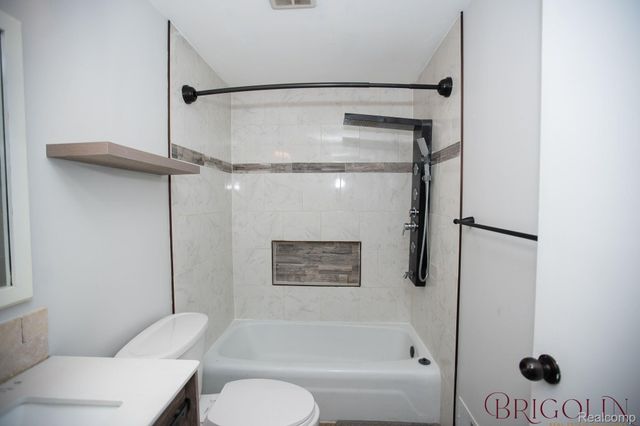 37816 Charter Oaks Boulevard, Clinton Charter Township, MI 48036