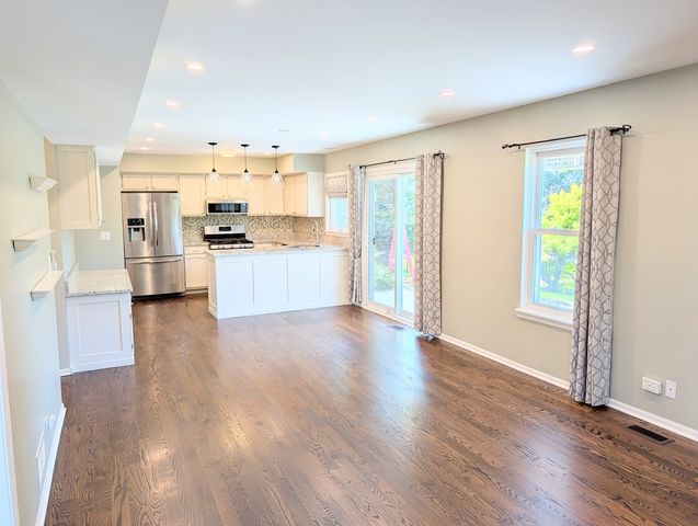 1350 Northgate Court, Bartlett, IL 60103