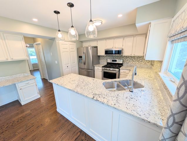 1350 Northgate Court, Bartlett, IL 60103