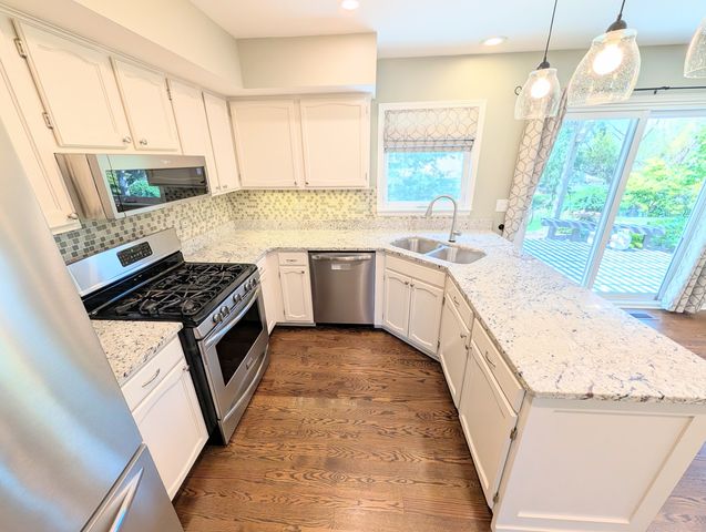 1350 Northgate Court, Bartlett, IL 60103