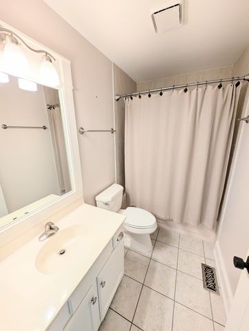 1350 Northgate Court, Bartlett, IL 60103