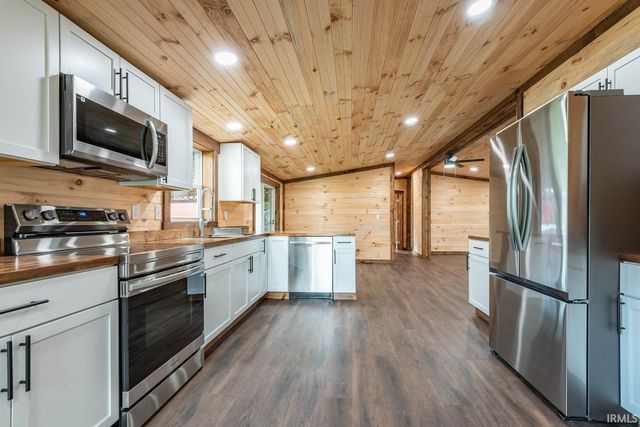 517 S 6th Street, Mitchell, IN 47446