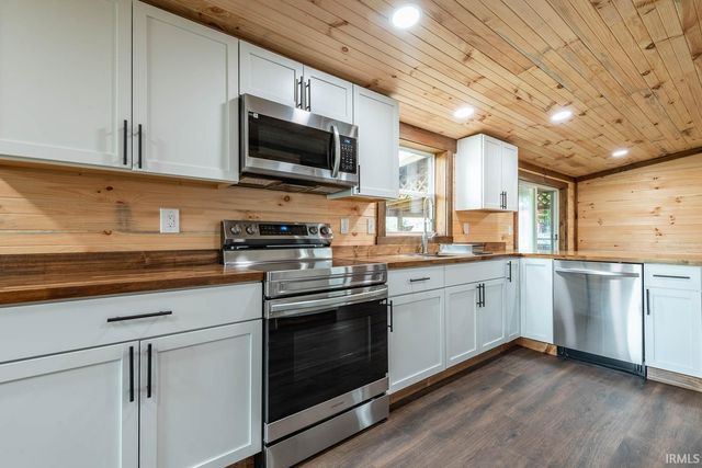 517 S 6th Street, Mitchell, IN 47446
