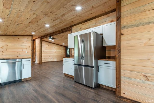 517 S 6th Street, Mitchell, IN 47446