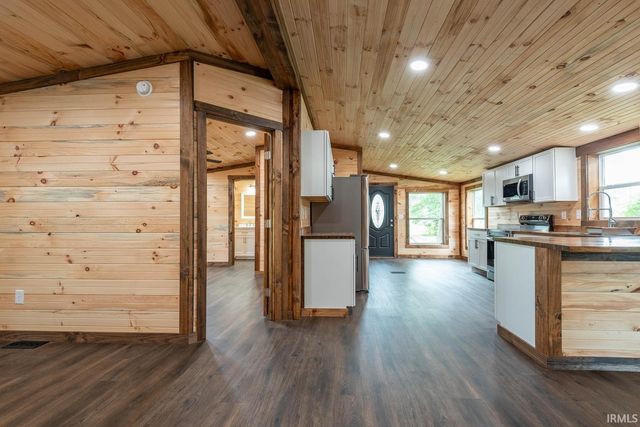 517 S 6th Street, Mitchell, IN 47446