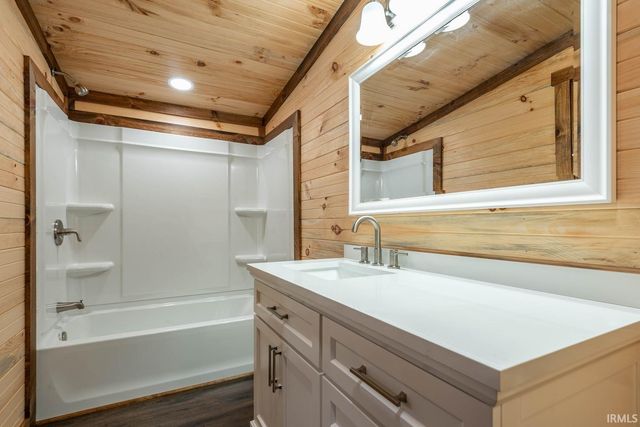 517 S 6th Street, Mitchell, IN 47446
