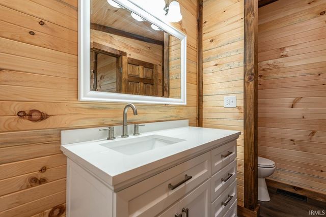 517 S 6th Street, Mitchell, IN 47446