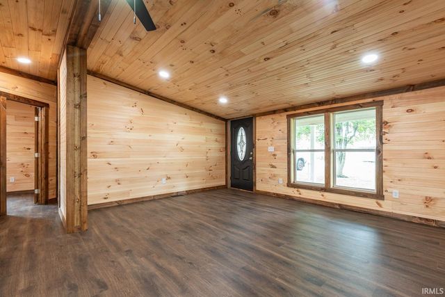 517 S 6th Street, Mitchell, IN 47446