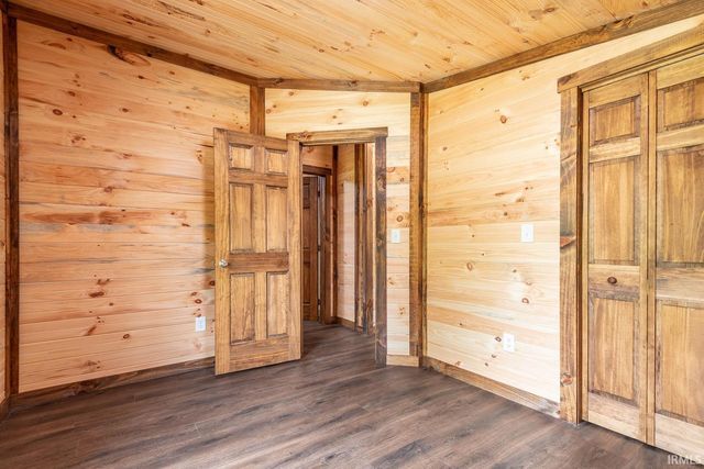 517 S 6th Street, Mitchell, IN 47446