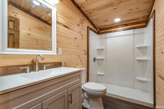 517 S 6th Street, Mitchell, IN 47446