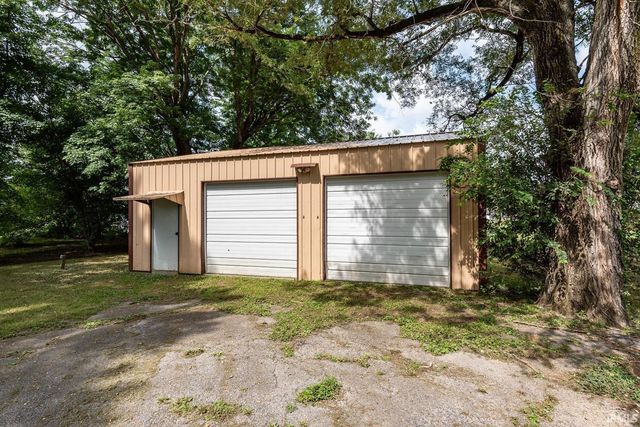 517 S 6th Street, Mitchell, IN 47446