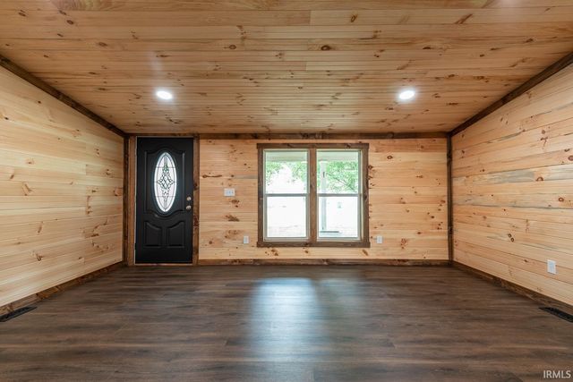 517 S 6th Street, Mitchell, IN 47446