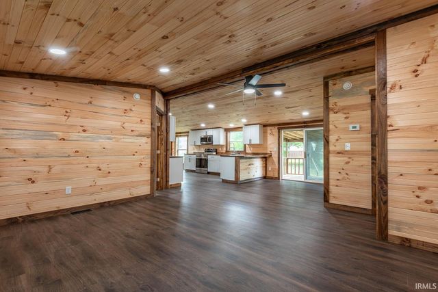 517 S 6th Street, Mitchell, IN 47446