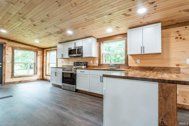 517 S 6th Street, Mitchell, IN 47446