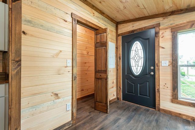 517 S 6th Street, Mitchell, IN 47446