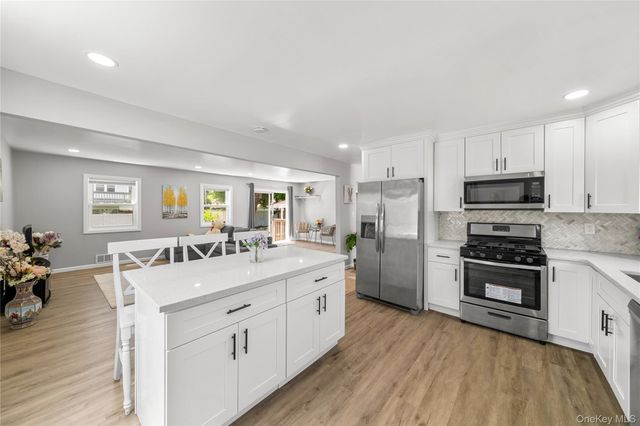 26 Bellwood Avenue, South Setauket, NY 11720