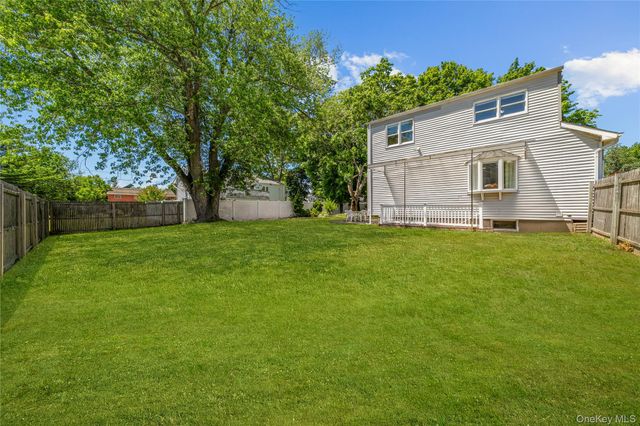 26 Bellwood Avenue, South Setauket, NY 11720