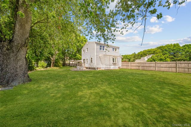 26 Bellwood Avenue, South Setauket, NY 11720
