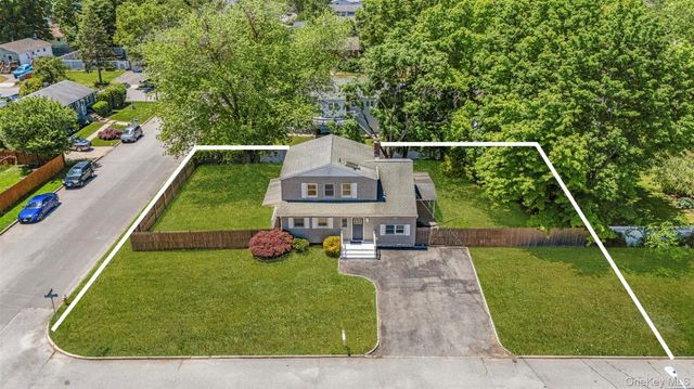 26 Bellwood Avenue, South Setauket, NY 11720