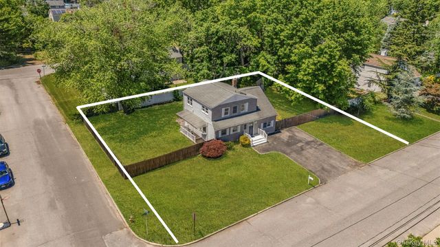 26 Bellwood Avenue, South Setauket, NY 11720