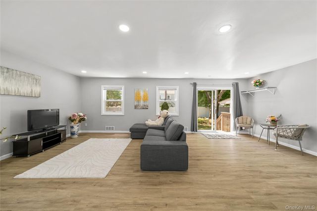 26 Bellwood Avenue, South Setauket, NY 11720