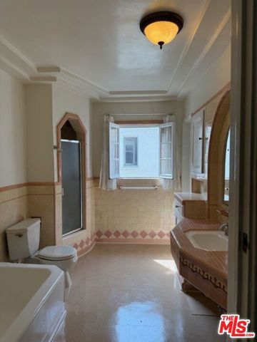 357 S Doheny Drive, Beverly Hills, CA 90211