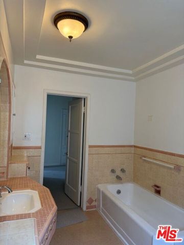 357 S Doheny Drive, Beverly Hills, CA 90211