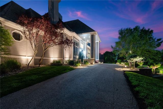 1025 NE Moss Point Road, Lee's Summit, MO 64064