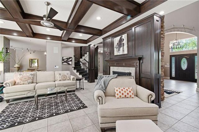 1025 NE Moss Point Road, Lee's Summit, MO 64064