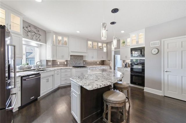 1025 NE Moss Point Road, Lee's Summit, MO 64064