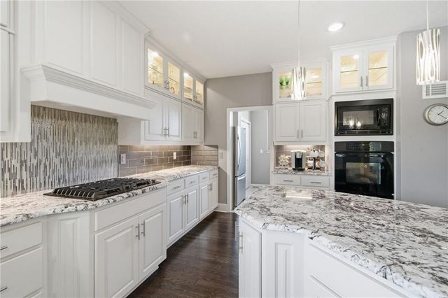 1025 NE Moss Point Road, Lee's Summit, MO 64064