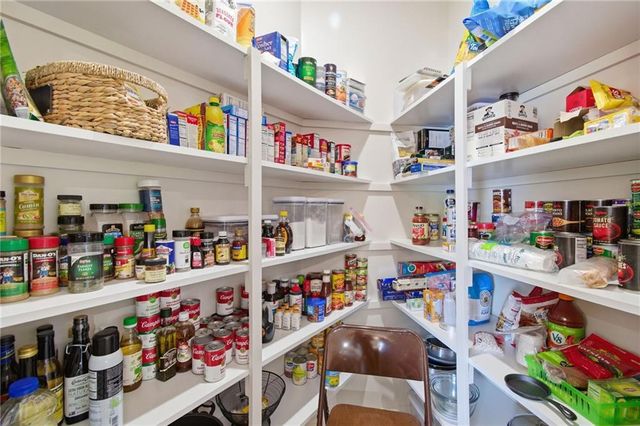 1025 NE Moss Point Road, Lee's Summit, MO 64064