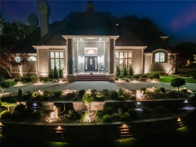 1025 NE Moss Point Road, Lee's Summit, MO 64064