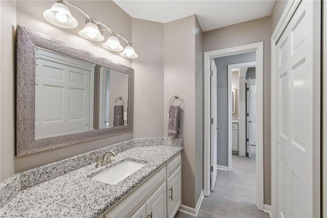 1025 NE Moss Point Road, Lee's Summit, MO 64064