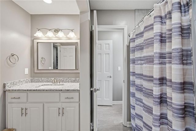 1025 NE Moss Point Road, Lee's Summit, MO 64064