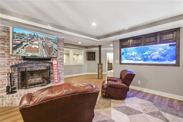 1025 NE Moss Point Road, Lee's Summit, MO 64064