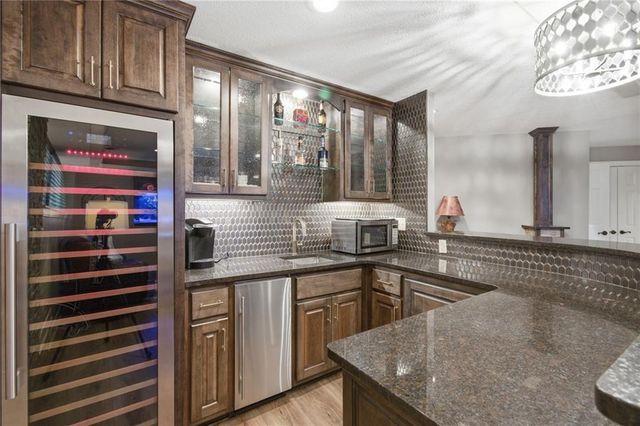 1025 NE Moss Point Road, Lee's Summit, MO 64064