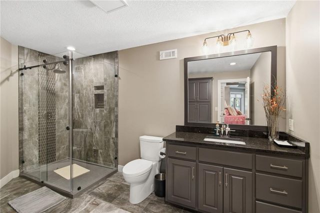 1025 NE Moss Point Road, Lee's Summit, MO 64064