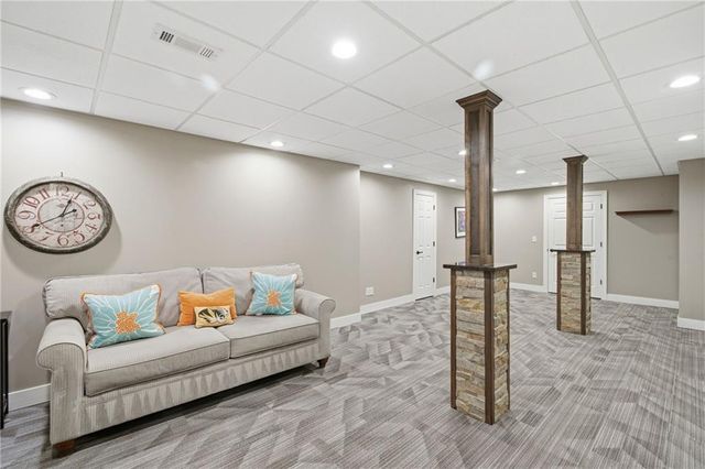 1025 NE Moss Point Road, Lee's Summit, MO 64064