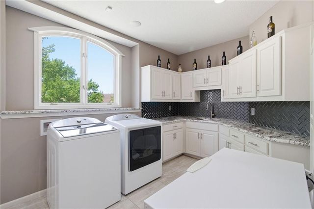 1025 NE Moss Point Road, Lee's Summit, MO 64064