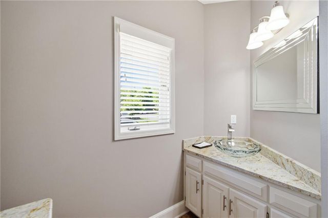 1025 NE Moss Point Road, Lee's Summit, MO 64064