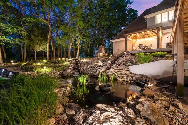 1025 NE Moss Point Road, Lee's Summit, MO 64064