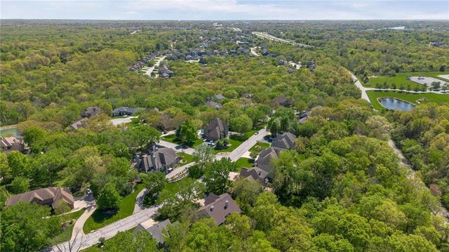 1025 NE Moss Point Road, Lee's Summit, MO 64064