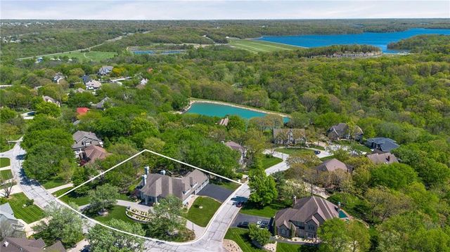 1025 NE Moss Point Road, Lee's Summit, MO 64064