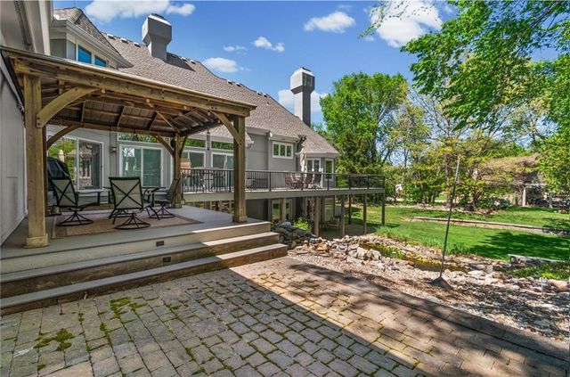 1025 NE Moss Point Road, Lee's Summit, MO 64064