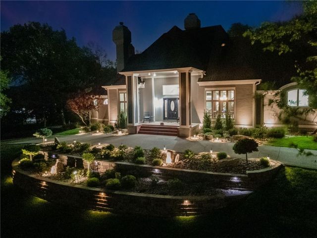 1025 NE Moss Point Road, Lee's Summit, MO 64064