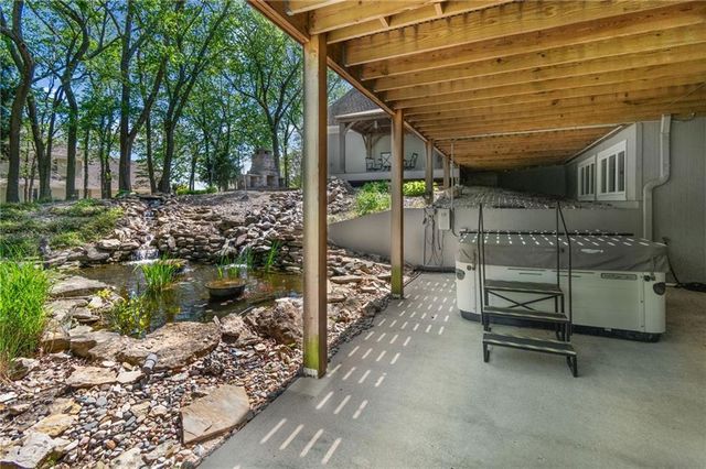 1025 NE Moss Point Road, Lee's Summit, MO 64064