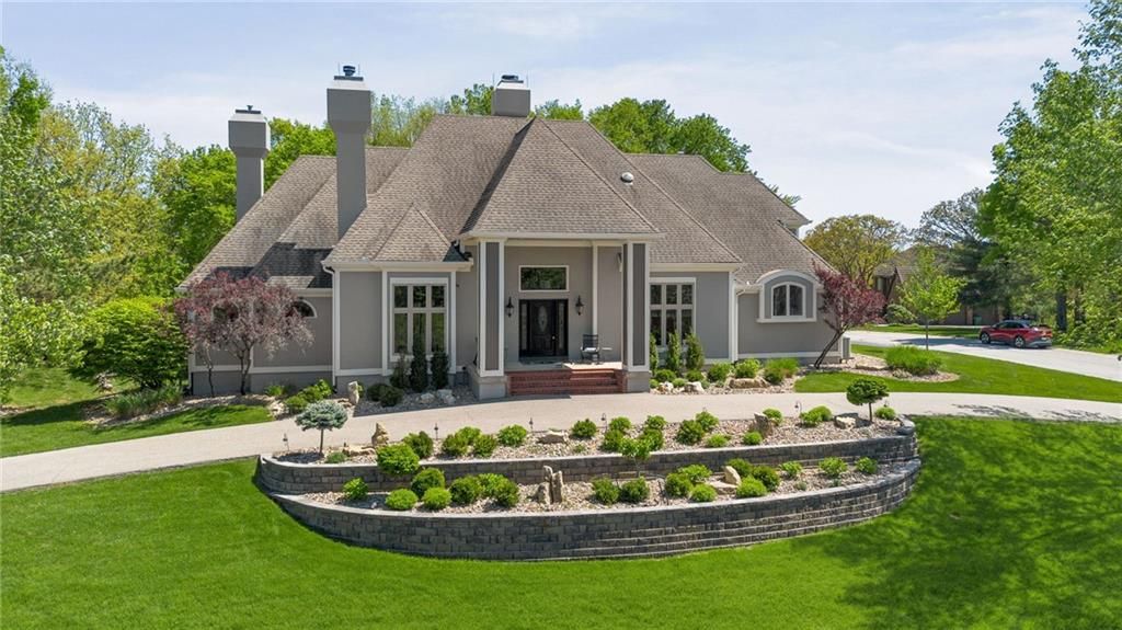 1025 NE Moss Point Road, Lee's Summit, MO 64064