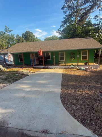 223 Hull Ave., Gladewater, TX 75647