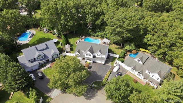 5 Aspatuck Court, Commack, NY 11725